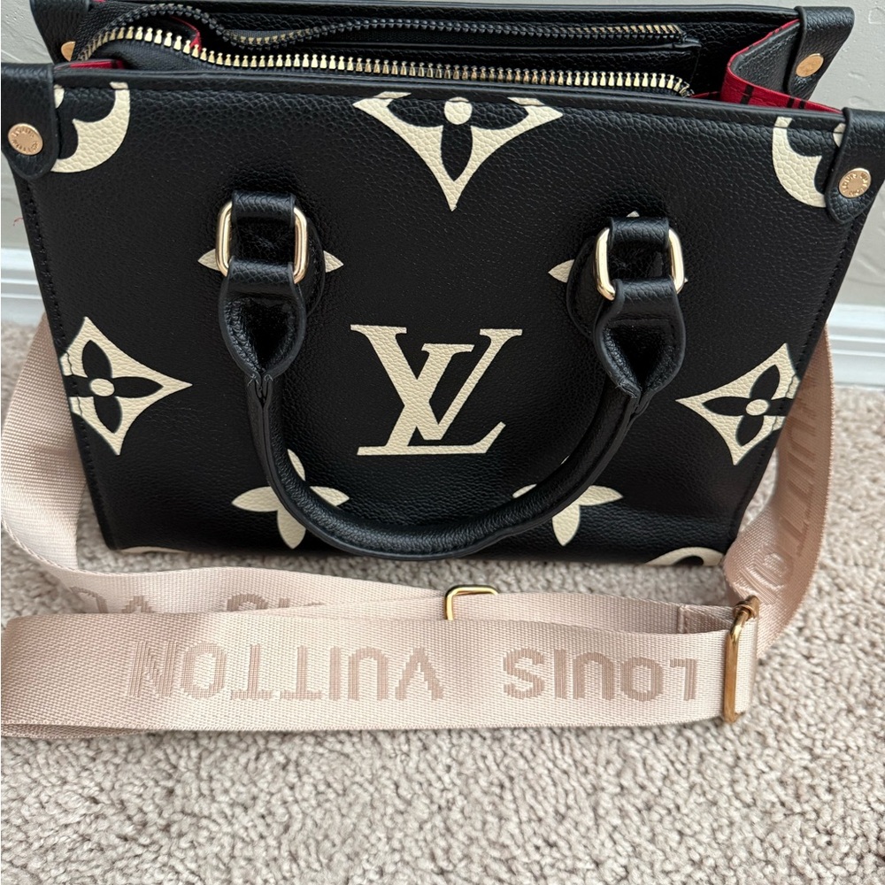 Black and Cream Designer Handbag - Picture 3 of 5